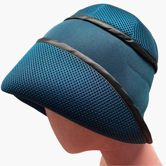Handmade vintage-style,in petrol blue neoprene fabric,with structured brim and elegant trim, perfect for classic and timeless fashion.
Also will keep your head warm