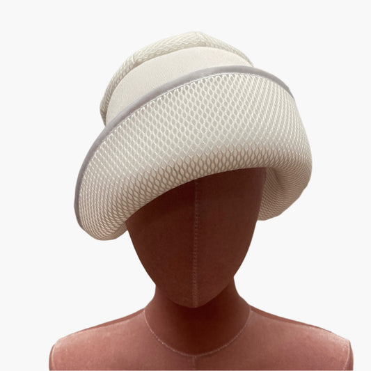  Handmade vintage-style,in white neoprene fabric,with structured brim and elegant trim, perfect for classic and timeless fashion.