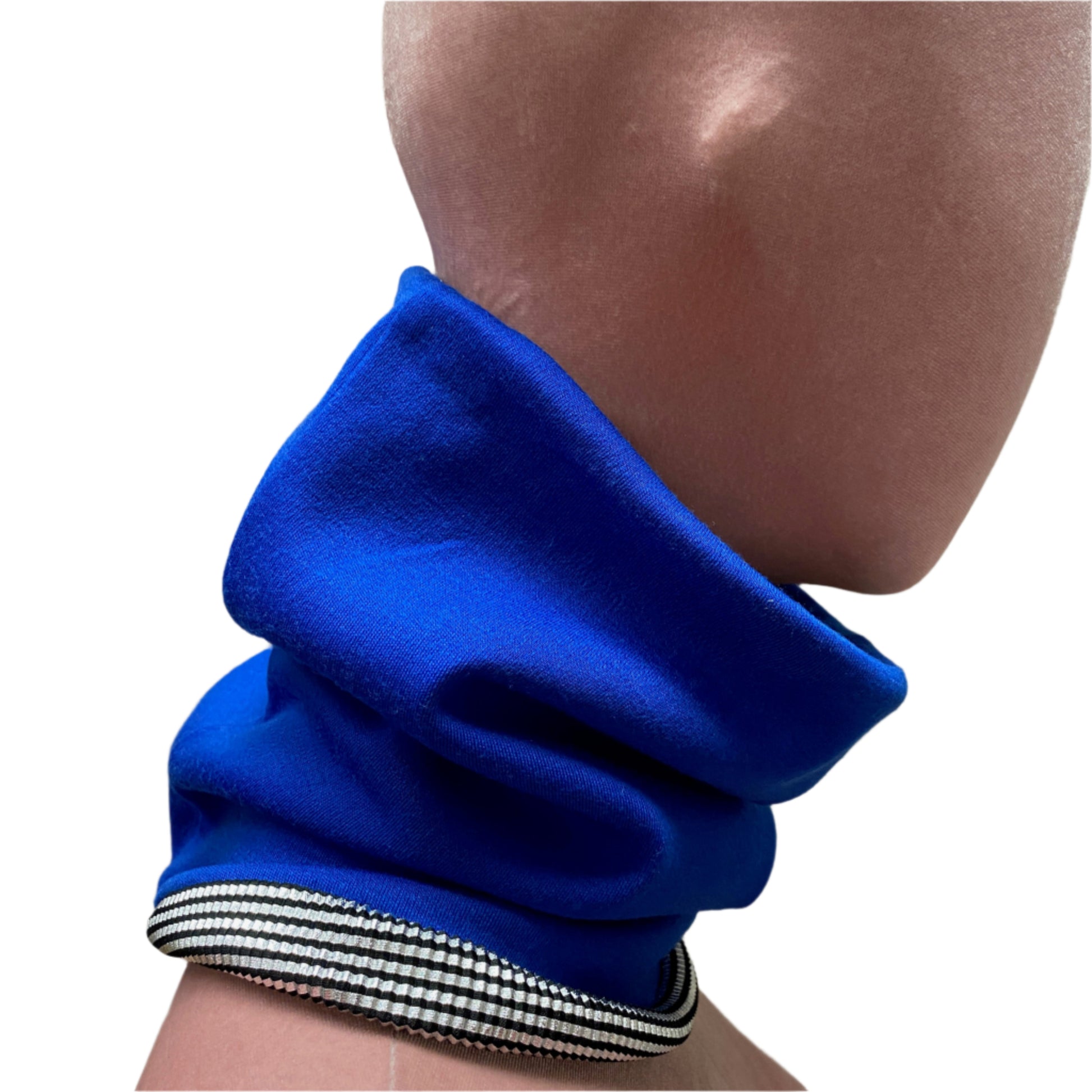 This beautiful Wool jersey neck warmer, made in royal blue colour, also fully lined in silver crinkle fabric 